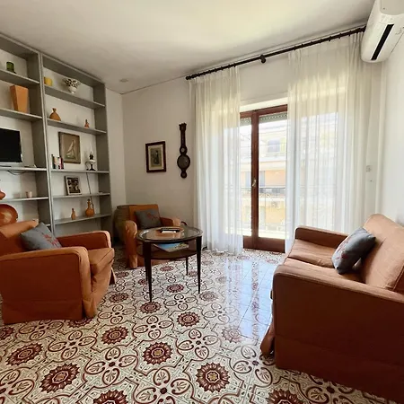 Bright 3 Bedrooms With Seaview Balcony Appartamento