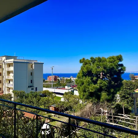Bright 3 Bedrooms With Seaview Balcony Апартаменти Сорренто