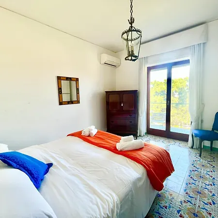 Bright 3 Bedrooms With Seaview Balcony Апартаменти Сорренто