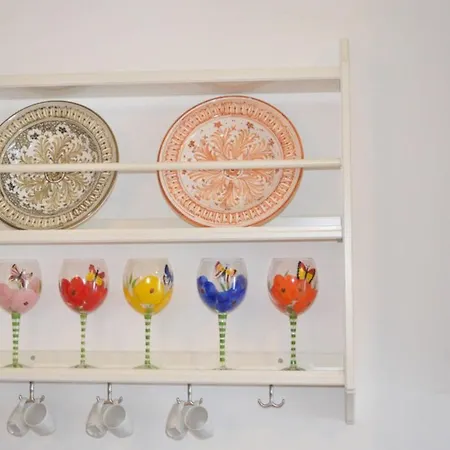 Bright 3 Bedrooms With Seaview Balcony Lägenhet *