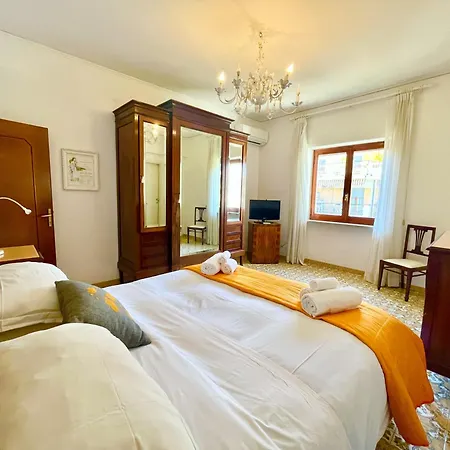 Lägenhet Bright 3 Bedrooms With Seaview Balcony Sorrento