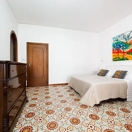 Bright 3 Bedrooms With Seaview Balcony Apartment *