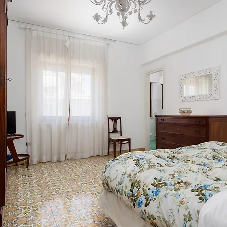 Bright 3 Bedrooms With Seaview Balcony Apartment *