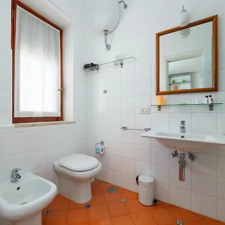 Bright 3 Bedrooms With Seaview Balcony *