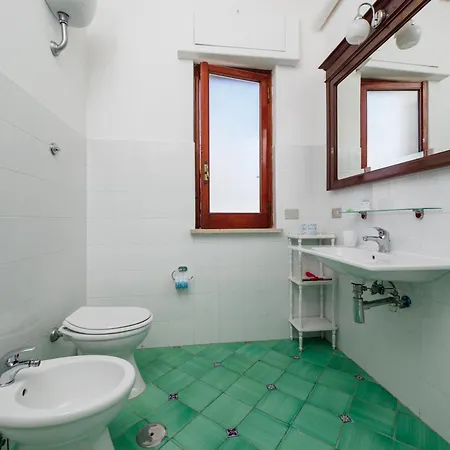 Bright 3 Bedrooms With Seaview Balcony *