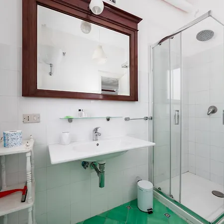 Bright 3 Bedrooms With Seaview Balcony Apartment *