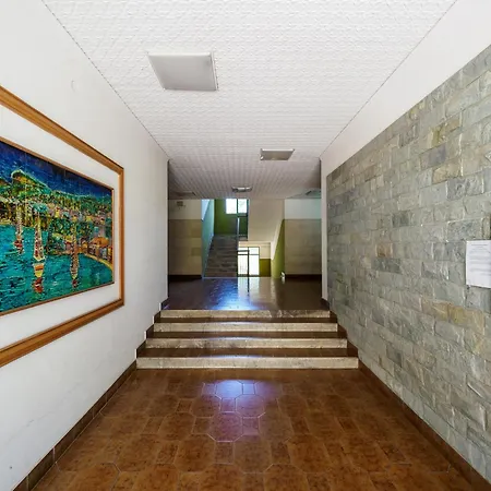 Bright 3 Bedrooms With Seaview Balcony Apartment *