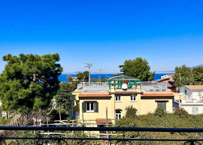 Bright 3 Bedrooms With Seaview Balcony Sorrento