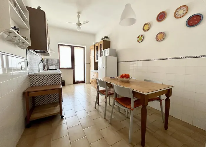 Bright 3 Bedrooms With Seaview Balcony