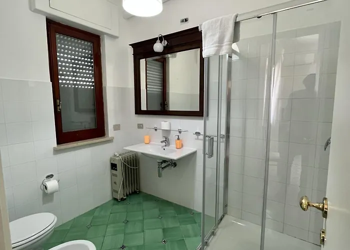 Bright 3 Bedrooms With Seaview Balcony Appartement *