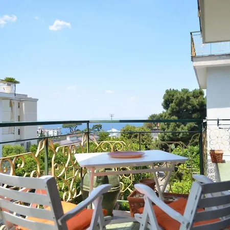 Bright 3 Bedrooms With Seaview Balcony Sorrente