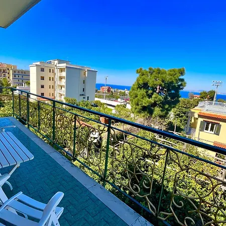 Bright 3 Bedrooms With Seaview Balcony Appartement Sorrente